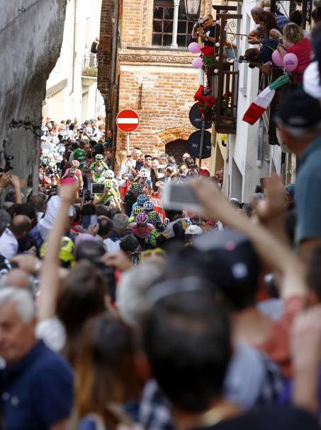 Il muro di via Principi d&#39;Acaja (o di San Maurizio) è uno spettacolo di folla. Bettini